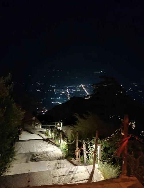 2025年天天开彩免费大全和夜爬华山看到火箭与夜爬华山看到火箭的感受